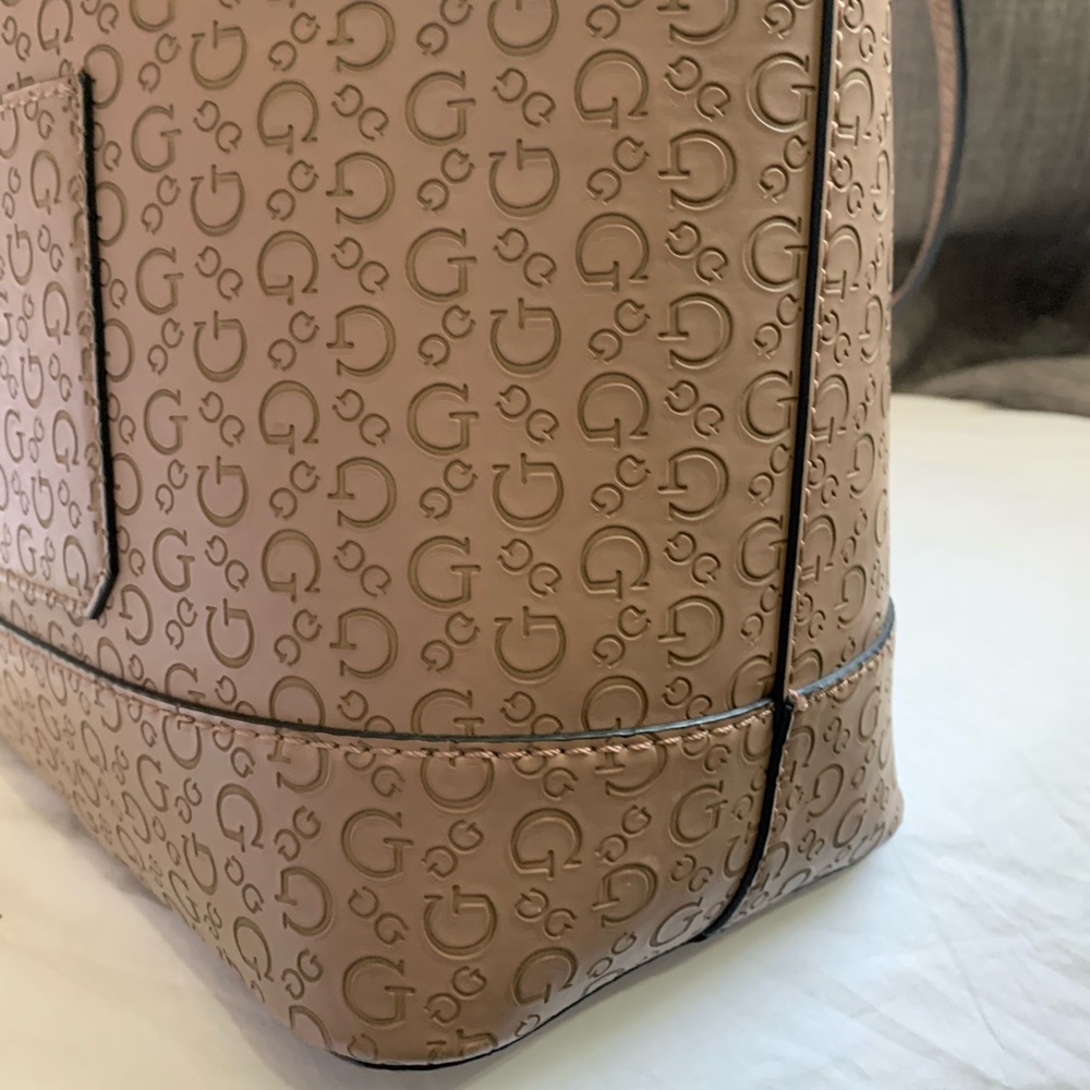 Guess - Picture 8 of 9